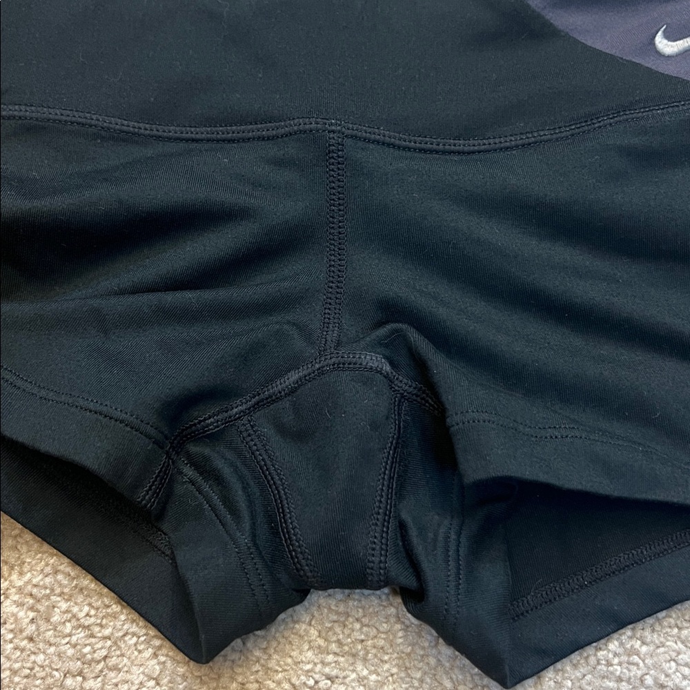 Nike Women's Black and Dark Gray Athletic Running Shorts Size XS - Picture 6 of 6
